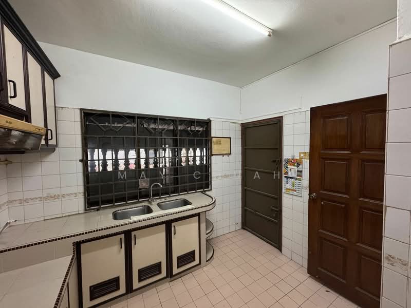 2-storey Terraced House for Sale in Taman Bukit Mewah (Tampoi) - May Chuah - Kitchen - PropertyGuru.com.my