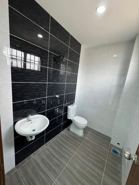 2-storey Terraced House for Sale in Johor Bahru (Johor) - Daniel Yong - Bathroom - PropertyGuru.com.my