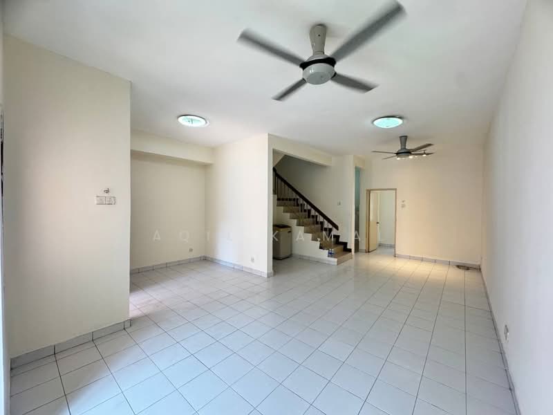 Taman Bukit Subang untuk Untuk Dijual - RM 580,000, Apr 2026 - Living Room - PropertyGuru.com.my