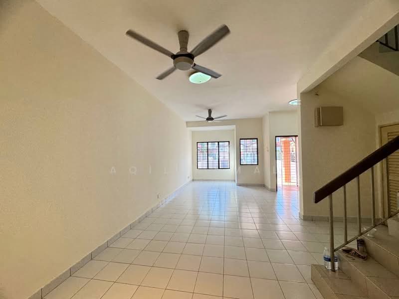 Taman Bukit Subang untuk Untuk Dijual - RM 580,000, Apr 2026 - Living Room - PropertyGuru.com.my