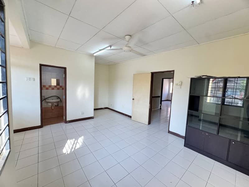 Taman Bukit Subang untuk Untuk Dijual - RM 580,000, Apr 2026 - Living Room - PropertyGuru.com.my