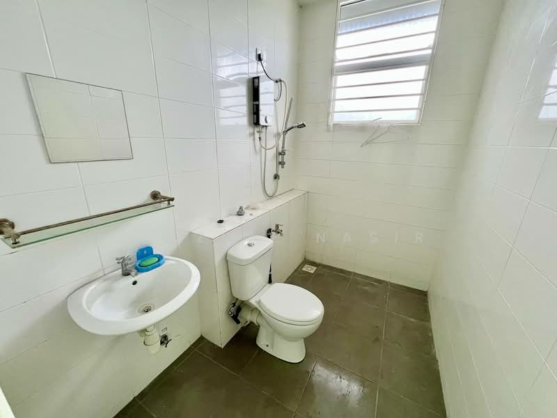 3-storey Terraced House for Sale in Taman Bangi Avenue (Bangi) - Nadzmie Nasir - Bathroom - PropertyGuru.com.my