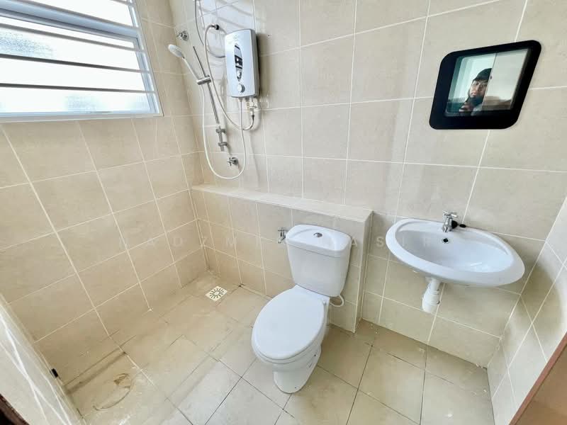 3-storey Terraced House for Sale in Taman Bangi Avenue (Bangi) - Nadzmie Nasir - Bathroom - PropertyGuru.com.my