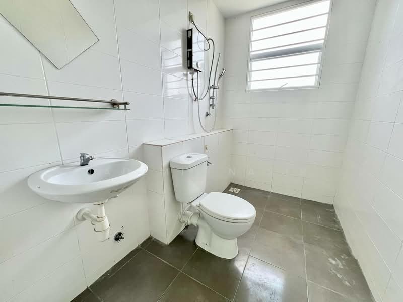 3-storey Terraced House for Sale in Taman Bangi Avenue (Bangi) - Nadzmie Nasir - Bathroom - PropertyGuru.com.my
