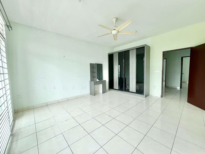 3-storey Terraced House for Sale in Taman Bangi Avenue (Bangi) - Nadzmie Nasir - Bedroom - PropertyGuru.com.my