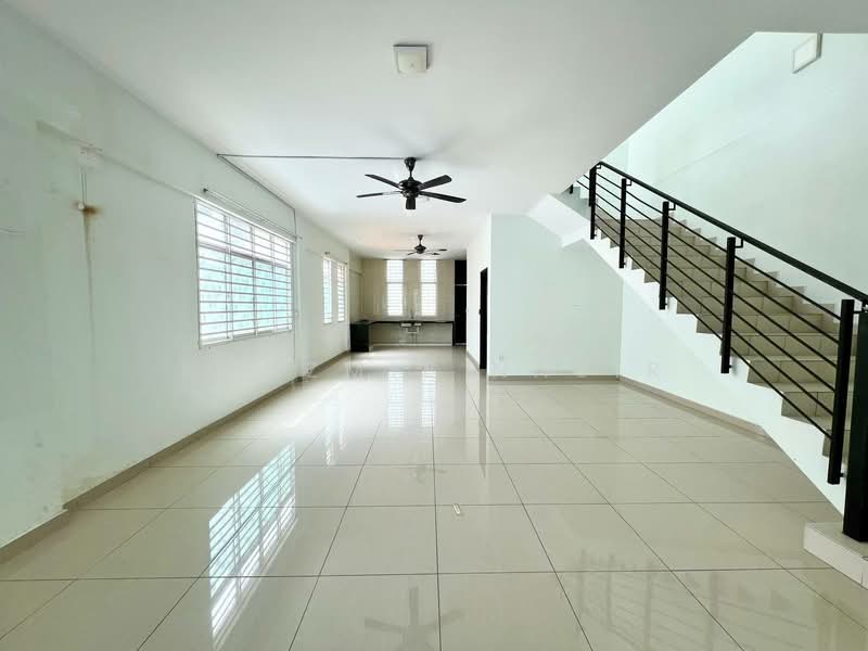 3-storey Terraced House for Sale in Taman Bangi Avenue (Bangi) - Nadzmie Nasir - Living Room - PropertyGuru.com.my