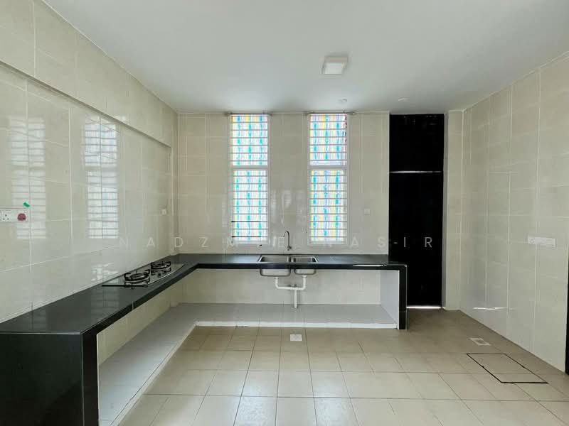 3-storey Terraced House for Sale in Taman Bangi Avenue (Bangi) - Nadzmie Nasir - Kitchen - PropertyGuru.com.my
