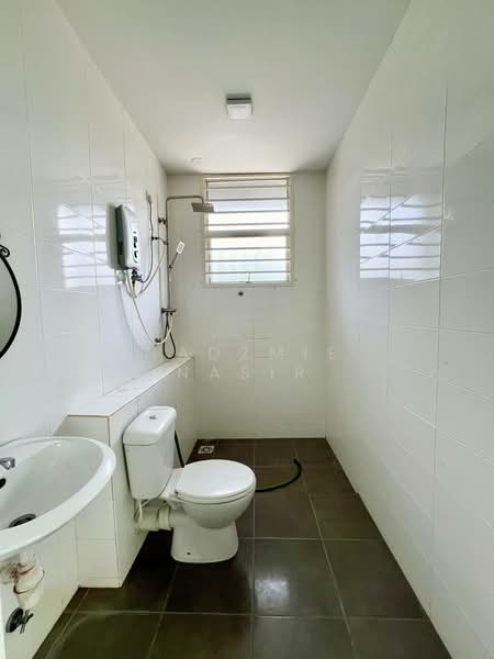 3-storey Terraced House for Sale in Taman Bangi Avenue (Bangi) - Nadzmie Nasir - Bathroom - PropertyGuru.com.my