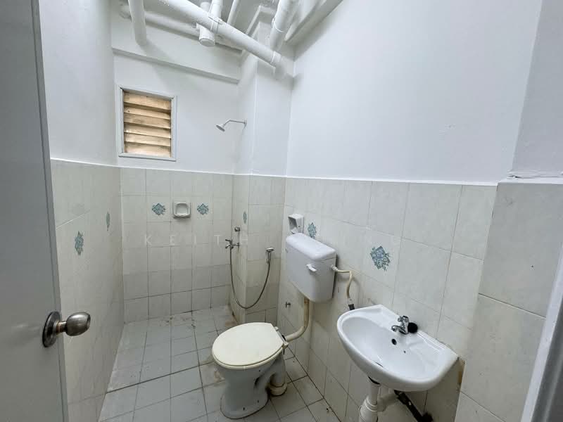 Pangsapuri untuk Dijual di Vista Seri Alam - Keith Ching - Bathroom - PropertyGuru.com.my