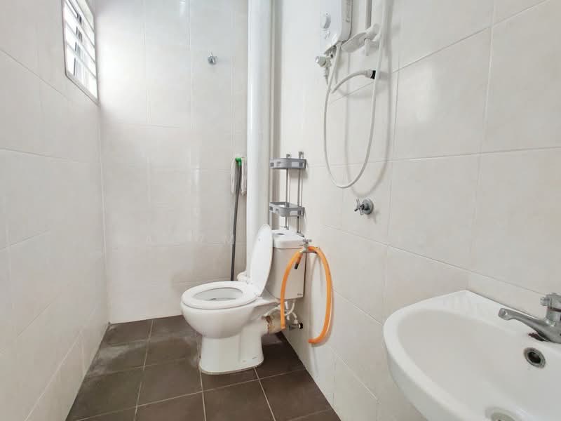 Apartment for Sale at Pangsapuri Saujana Permai 2 - Nadzmie Nasir - Bathroom - PropertyGuru.com.my