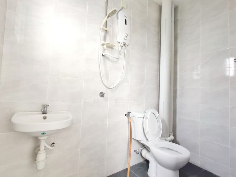 Apartment for Sale at Pangsapuri Saujana Permai 2 - Nadzmie Nasir - Bathroom - PropertyGuru.com.my