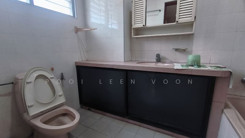 Semi-Detached House for Sale in Taman Pelangi (Johor Bahru) - Pooi Leen Voon - Bathroom - PropertyGuru.com.my
