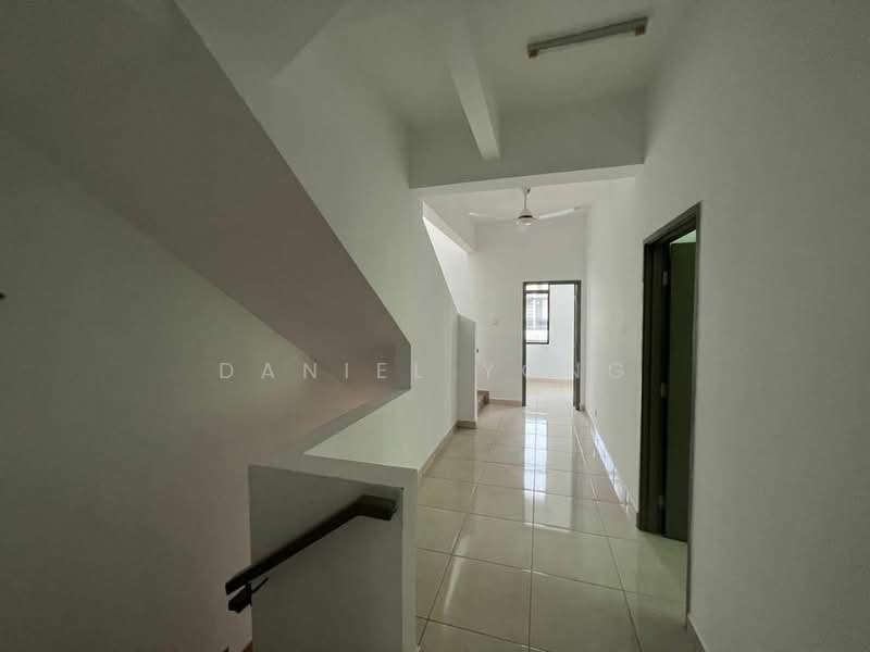 Cluster House for Sale in Taman Mutiara Mas (Skudai) - Daniel Yong - Corridor - PropertyGuru.com.my