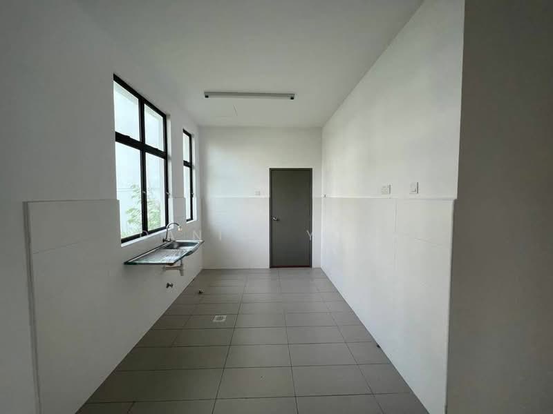 Cluster House for Sale in Taman Mutiara Mas (Skudai) - Daniel Yong - Kitchen - PropertyGuru.com.my