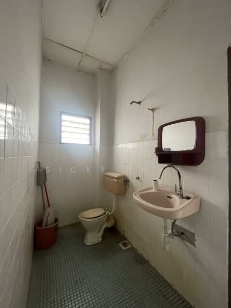 Terraced House for Sale in Taman Rakan (Kajang) - Sicky Chow - Bathroom - PropertyGuru.com.my