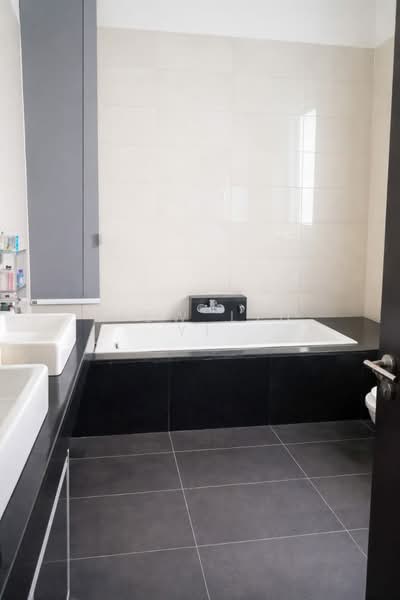 Semi-Detached House for Sale in East Ledang (Iskandar Puteri (Nusajaya)) - Liew Lih Yi - Bathroom - PropertyGuru.com.my
