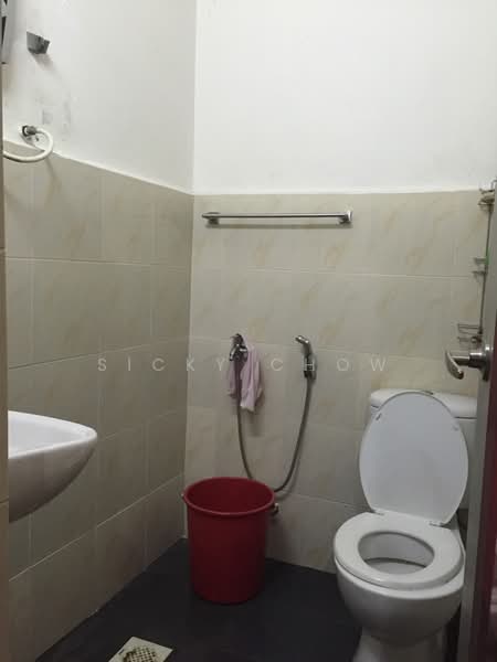 Taman Desa Karunmas untuk Untuk Dijual - RM 462,000, Apr 2026 - Bathroom - PropertyGuru.com.my