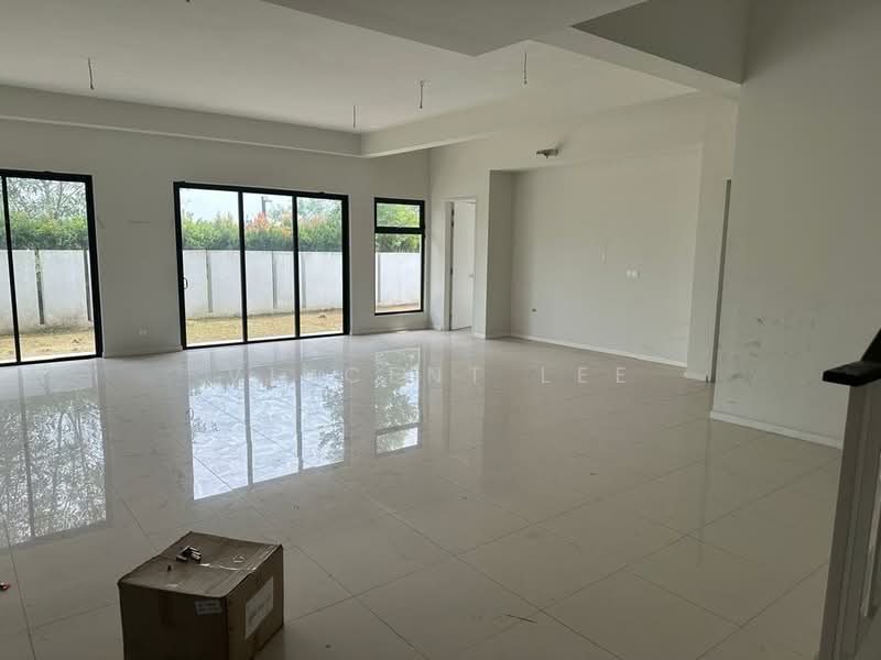 Semi-Detached House for Sale in Bandar Tropicana Aman (Telok Panglima Garang) - Vincent Lee - Living Room - PropertyGuru.com.my