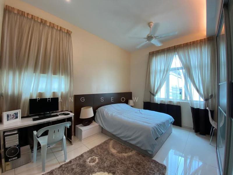 Bungalow House for Sale in Bukit Katil (Melaka) - Phang Seow Ling - Bedroom - PropertyGuru.com.my