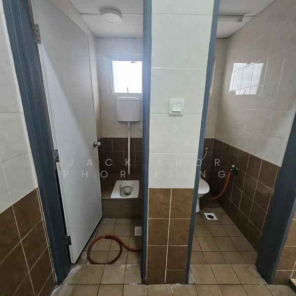 Shop / Office for Rent in Setia Alam (Selangor) - Jack Khor Phor Jiing - Bathroom - PropertyGuru.com.my
