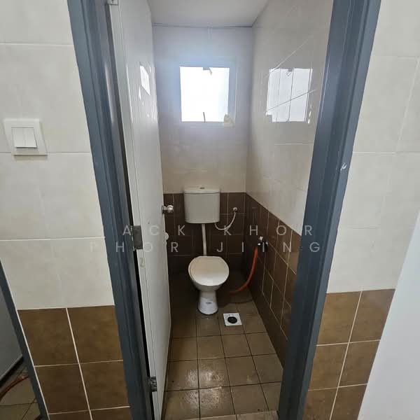 Shop / Office for Rent in Setia Alam (Selangor) - Jack Khor Phor Jiing - Bathroom - PropertyGuru.com.my