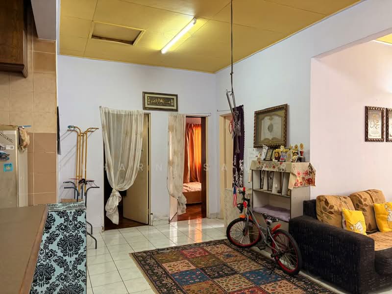 Pangsapuri untuk Dijual di Pangsapuri Mutiara Subang - muharni sawarin - Living Room - PropertyGuru.com.my