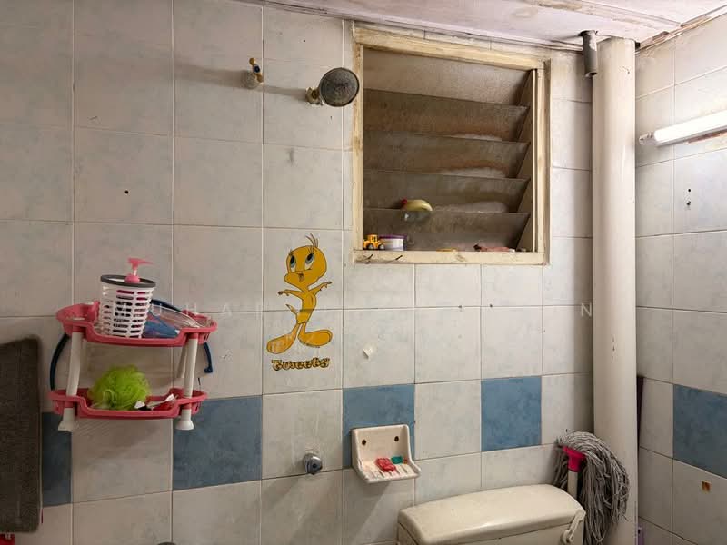Pangsapuri untuk Dijual di Pangsapuri Mutiara Subang - muharni sawarin - Bathroom - PropertyGuru.com.my