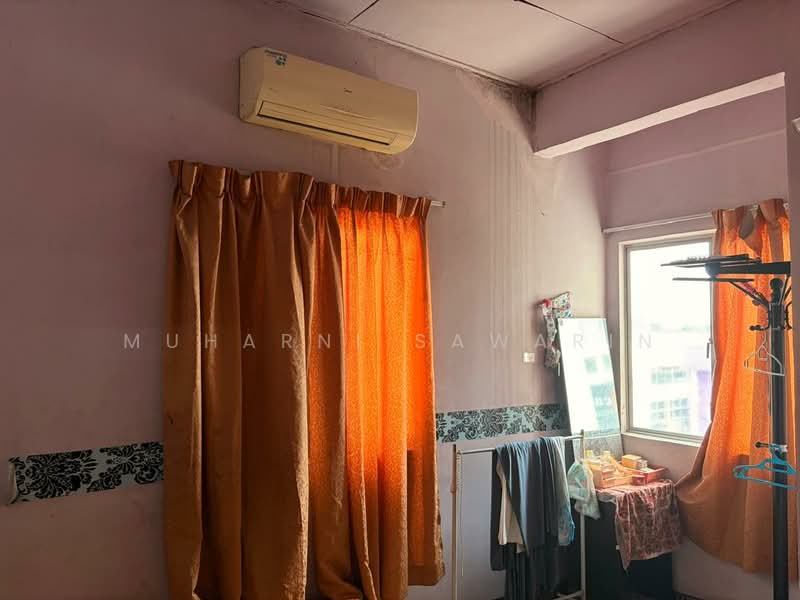 Pangsapuri untuk Dijual di Pangsapuri Mutiara Subang - muharni sawarin - Bedroom - PropertyGuru.com.my