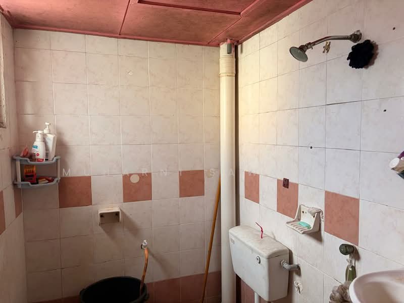 Pangsapuri untuk Dijual di Pangsapuri Mutiara Subang - muharni sawarin - Bathroom - PropertyGuru.com.my