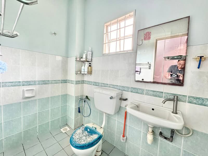 Taman Putra Prima untuk Untuk Dijual - RM 800,000, Apr 2026 - Bathroom - PropertyGuru.com.my