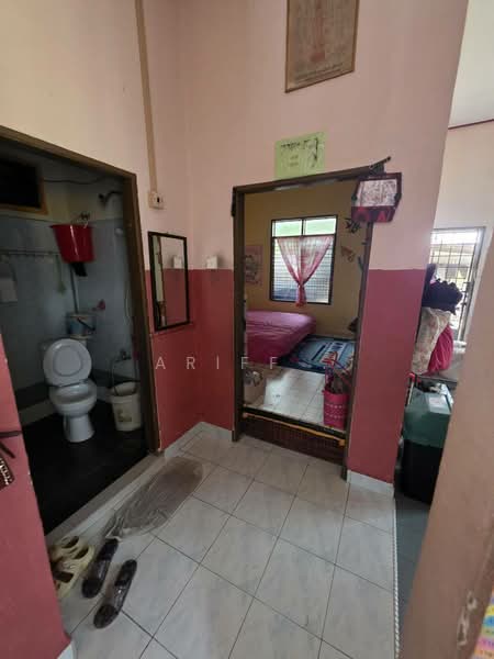 Bungalow for Sale in Pulau Kambing (Cabang Tiga) - Ariff . - Bathroom - PropertyGuru.com.my