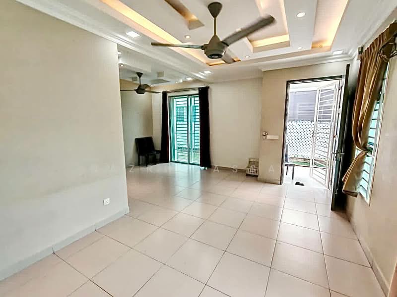 Semi-Detached House for Sale in Shah Alam (Selangor) - Nazri Hassan - Living Room - PropertyGuru.com.my