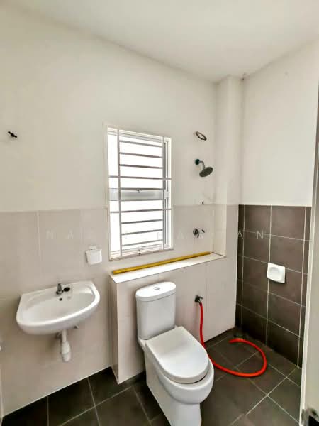Semi-Detached House for Sale in Shah Alam (Selangor) - Nazri Hassan - Bathroom - PropertyGuru.com.my