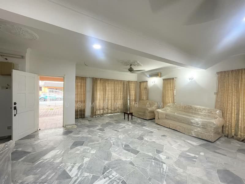 2-storey Terraced House for Sale in Usj 24 (Subang Jaya) - Luqman Ramli - Living Room - PropertyGuru.com.my