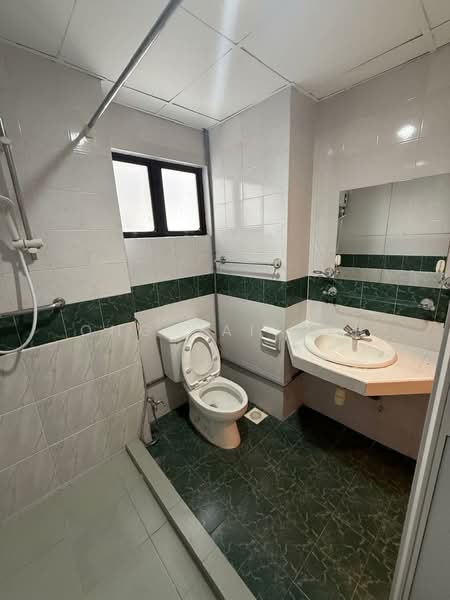Condominium for Rent at Maxwell Towers - Ong Hai Wei - Bathroom - PropertyGuru.com.my