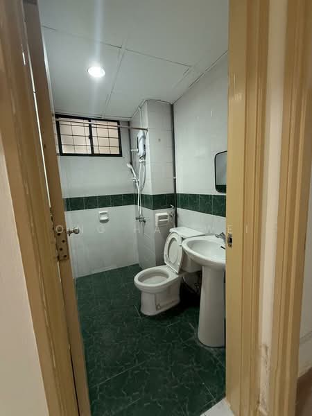 Condominium for Rent at Maxwell Towers - Ong Hai Wei - Bathroom - PropertyGuru.com.my