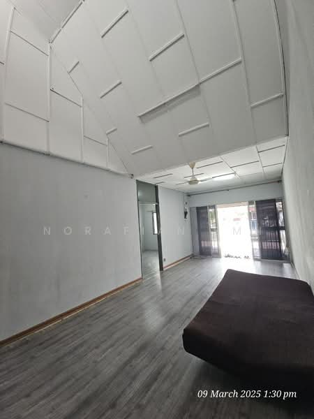 1-storey Terraced House for Sale in SS4 (Petaling Jaya) - Norafian SMH - Living Room - PropertyGuru.com.my