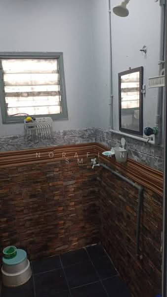 1-storey Terraced House for Sale in SS4 (Petaling Jaya) - Norafian SMH - Bathroom - PropertyGuru.com.my