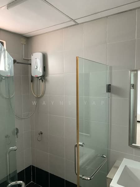 Servis Apartment untuk Dijual di Centrestage Designer Suite - Wayne Yap - Bathroom - PropertyGuru.com.my