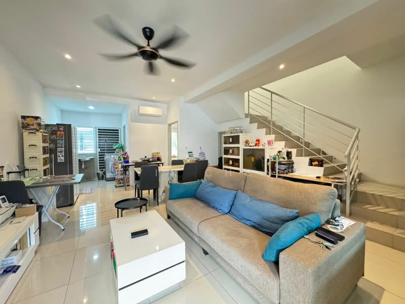 Rentak Perdana @ LBS Alam Perdana untuk Untuk Dijual - RM 480,000, Apr 2026 - Living Room - PropertyGuru.com.my