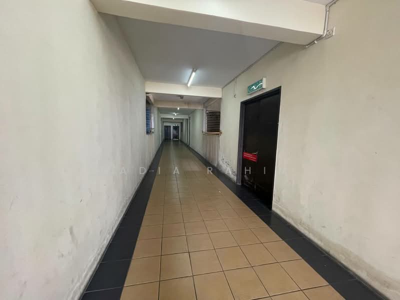Service Residence for Sale at Amara - Nadia Rahim - Corridor - PropertyGuru.com.my