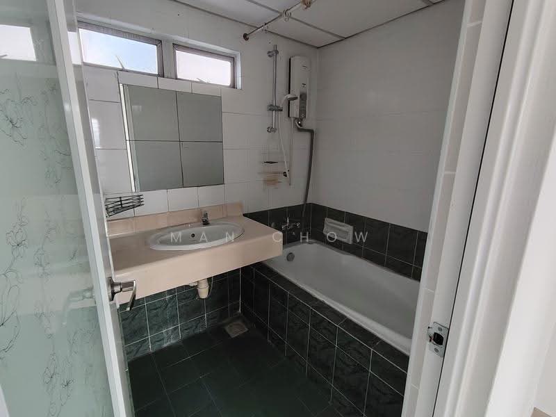 Kondominium untuk Dijual di Amadesa Resort Condominium - MAN CHOW - Bathroom - PropertyGuru.com.my