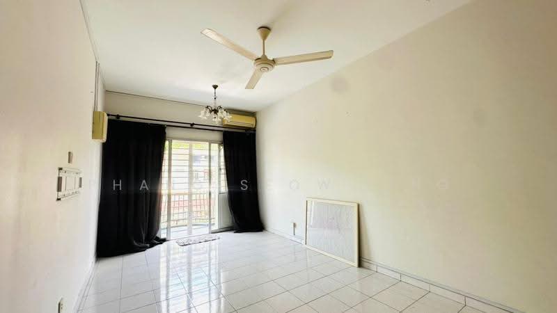 Apartment for Sale at Golden Showers (Kondo Ruby) - Phang Seow Ling - Living Room - PropertyGuru.com.my