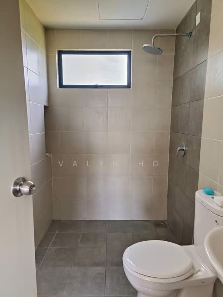 Kondominium untuk Disewa di Zahra Residensi - Valyn Ho - Bathroom - PropertyGuru.com.my