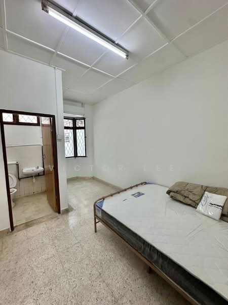 1-storey Terraced House for Rent in Taman Molek (Johor Bahru) - Victor Lee - Bedroom - PropertyGuru.com.my