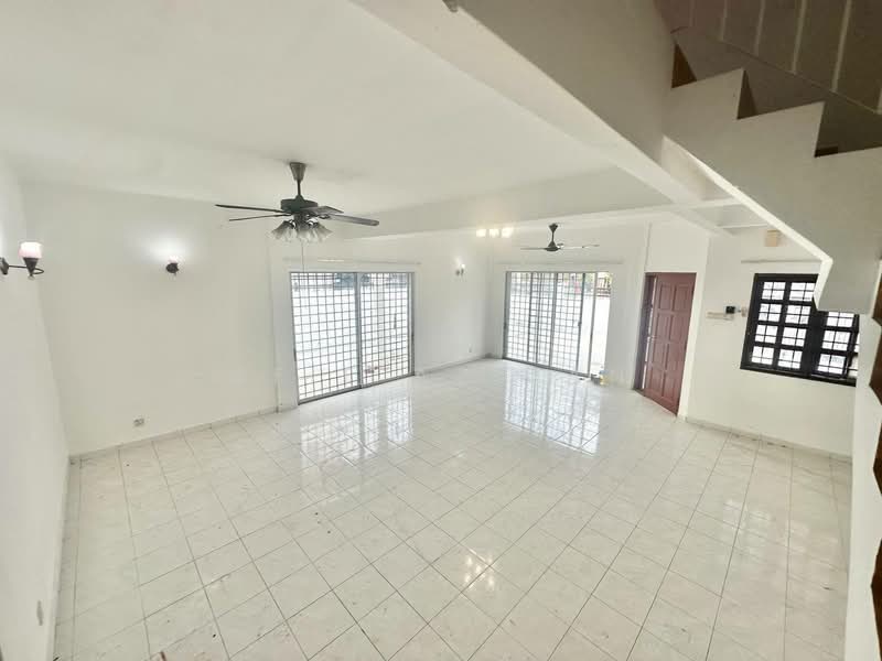 Semi-Detached House for Sale in Seri Kembangan (Selangor) - Afif Azizan - Living Room - PropertyGuru.com.my