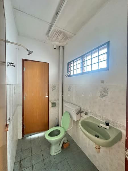Semi-Detached House for Sale at Taman Taming Jaya - Afif Azizan - Bathroom - PropertyGuru.com.my