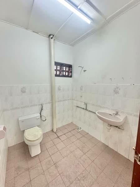 Semi-Detached House for Sale at Taman Taming Jaya - Afif Azizan - Bathroom - PropertyGuru.com.my
