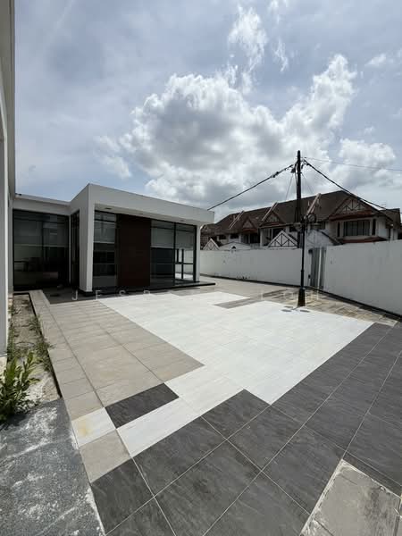 Bungalow for Rent in Johor Bahru (Johor) - Jesrene Loh - Exterior - PropertyGuru.com.my