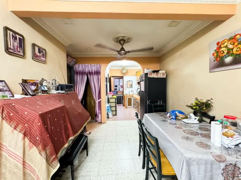 Rumah Teres 1 Tingkat untuk Dijual di Taman Medan (Petaling Jaya) - Syakila Mokhtar - Living Room - PropertyGuru.com.my